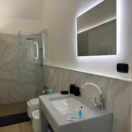 Lagrottizia - 3 Minuti Dal * Como