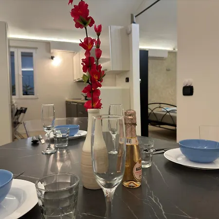 Lagrottizia - 3 Minuti Dal * Como